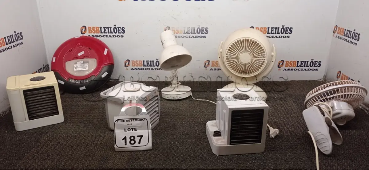 LOTE 187 - 01 ASPIRADOR ROBÔ, 01 LUMINÁRIA DE MESA E 05 VENTILADORES PORTÁTEIS. (NO ESTADO) ATENÇÃO! FAZER A VISITAÇÃO ANTES DE ARREMATAR, NÃO SABEMOS SE FUNCIONA, LEILÃO NÃO TEM GARANTIA E NEM DEVOLUÇÃO, SUJEITO A POSSÍVEIS AVARIAS VISÍVEIS/OCULTAS E/OU AUSÊNCIA DE COMPONENTES.