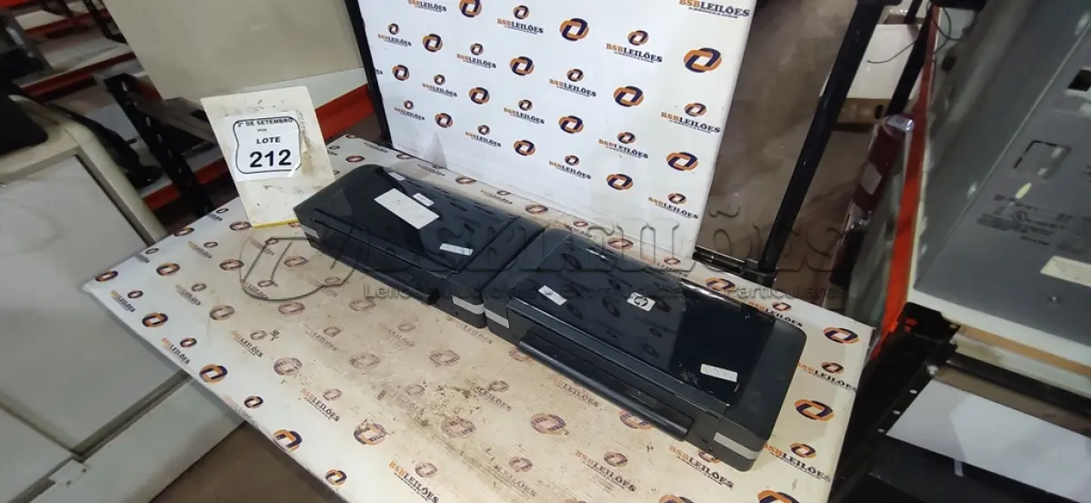 LOTE 212 - 02 IMPRESSORAS HP VIA BLUETOOTH.  (NO ESTADO) ATENÇÃO! FAZER A VISITAÇÃO ANTES DE ARREMATAR, NÃO SABEMOS SE FUNCIONA, LEILÃO NÃO TEM GARANTIA E NEM DEVOLUÇÃO, SUJEITO A POSSÍVEIS AVARIAS VISÍVEIS/OCULTAS E/OU AUSÊNCIA DE COMPONENTES.
