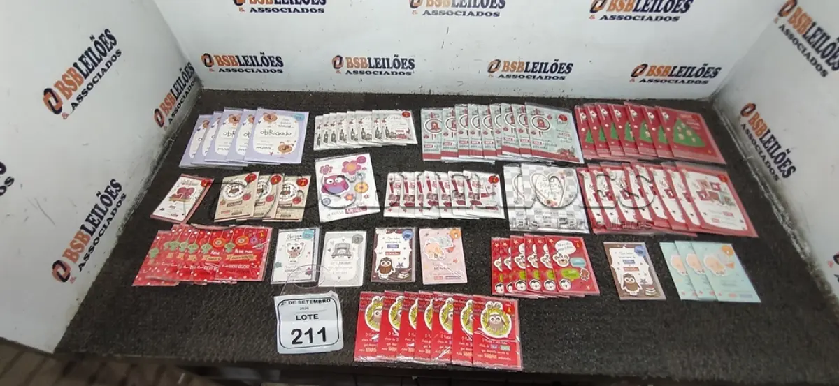 LOTE 211 - 01 LOTE COM GRANDE QUANTIDADE DE CARTÕES DE MENSAGEM. (NO ESTADO) ATENÇÃO! FAZER A VISITAÇÃO ANTES DE ARREMATAR, NÃO SABEMOS SE FUNCIONA, LEILÃO NÃO TEM GARANTIA E NEM DEVOLUÇÃO, SUJEITO A POSSÍVEIS AVARIAS VISÍVEIS/OCULTAS E/OU AUSÊNCIA DE COMPONENTES.