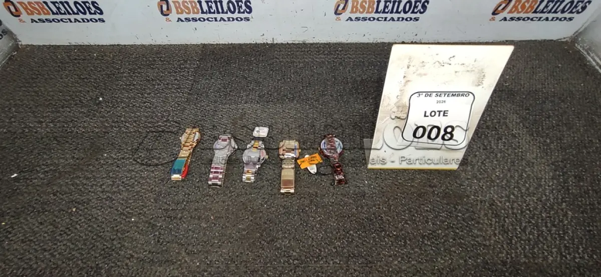 LOTE 008 - 05 RELÓGIOS DE PULSO DE MODELOS DIVERSOS. (NO ESTADO) ATENÇÃO! FAZER A VISITAÇÃO ANTES DE ARREMATAR, NÃO SABEMOS SE FUNCIONA, LEILÃO NÃO TEM GARANTIA E NEM DEVOLUÇÃO, SUJEITO A POSSÍVEIS AVARIAS VISÍVEIS/OCULTAS E/OU AUSÊNCIA DE COMPONENTES.