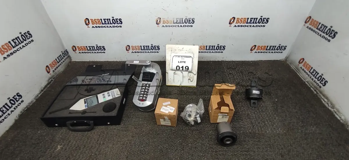 LOTE 019 - 01 DECIBELÍMETRO, 03 BUCHAS DE SUSPENSÃO TRASEIRA PARA PAJERO E 01 BUCHAS DE BRAÇO DIANTEIRO. (NO ESTADO) ATENÇÃO! FAZER A VISITAÇÃO ANTES DE ARREMATAR, NÃO SABEMOS SE FUNCIONA, LEILÃO NÃO TEM GARANTIA E NEM DEVOLUÇÃO, SUJEITO A POSSÍVEIS AVARIAS VISÍVEIS/OCULTAS E/OU AUSÊNCIA DE COMPONENTES.