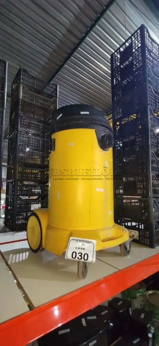 LOTE 030 - 01 ASPIRADOR INDUSTRIAL MODELO NT 48/1 MARCA KARCHER INCOMPLETO. (NO ESTADO) ATENÇÃO! FAZER A VISITAÇÃO ANTES DE ARREMATAR, NÃO SABEMOS SE FUNCIONA, LEILÃO NÃO TEM GARANTIA E NEM DEVOLUÇÃO, SUJEITO A POSSÍVEIS AVARIAS VISÍVEIS/OCULTAS E/OU AUSÊNCIA DE COMPONENTES.