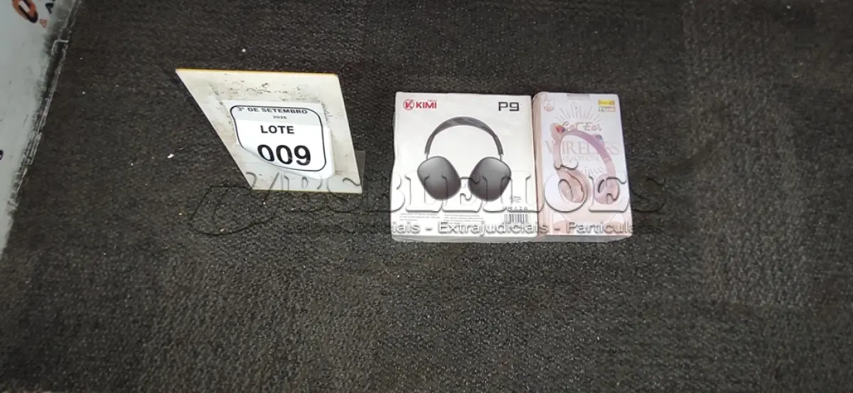 LOTE 009 - 02 HEADPHONES. (NOVO) (NO ESTADO) ATENÇÃO! FAZER A VISITAÇÃO ANTES DE ARREMATAR, NÃO SABEMOS SE FUNCIONA, LEILÃO NÃO TEM GARANTIA E NEM DEVOLUÇÃO, SUJEITO A POSSÍVEIS AVARIAS VISÍVEIS/OCULTAS E/OU AUSÊNCIA DE COMPONENTES.