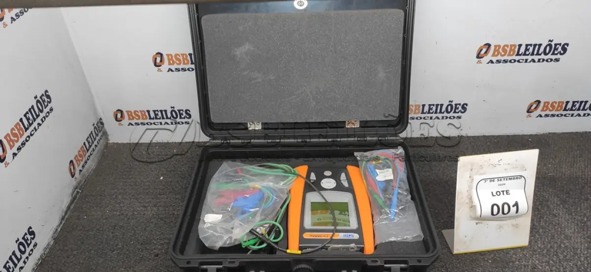 LOTE 001 - 01 TRAÇADOR CURVA IV 500W 1500V MARCA HT. (NO ESTADO) ATENÇÃO! FAZER A VISITAÇÃO ANTES DE ARREMATAR, NÃO SABEMOS SE FUNCIONA, LEILÃO NÃO TEM GARANTIA E NEM DEVOLUÇÃO, SUJEITO A POSSÍVEIS AVARIAS VISÍVEIS/OCULTAS E/OU AUSÊNCIA DE COMPONENTES.