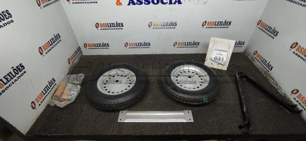 LOTE 031 - 02 RODAS DE CARRINHO DE MÃO. (NO ESTADO) ATENÇÃO! FAZER A VISITAÇÃO ANTES DE ARREMATAR, NÃO SABEMOS SE FUNCIONA, LEILÃO NÃO TEM GARANTIA E NEM DEVOLUÇÃO, SUJEITO A POSSÍVEIS AVARIAS VISÍVEIS/OCULTAS E/OU AUSÊNCIA DE COMPONENTES.