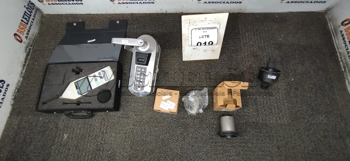 LOTE 019 - 01 DECIBELÍMETRO, 03 BUCHAS DE SUSPENSÃO TRASEIRA PARA PAJERO E 01 BUCHAS DE BRAÇO DIANTEIRO. (NO ESTADO) ATENÇÃO! FAZER A VISITAÇÃO ANTES DE ARREMATAR, NÃO SABEMOS SE FUNCIONA, LEILÃO NÃO TEM GARANTIA E NEM DEVOLUÇÃO, SUJEITO A POSSÍVEIS AVARIAS VISÍVEIS/OCULTAS E/OU AUSÊNCIA DE COMPONENTES.