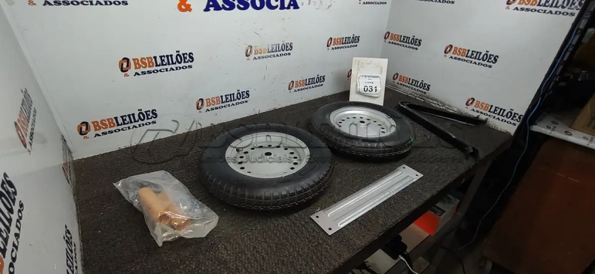 LOTE 031 - 02 RODAS DE CARRINHO DE MÃO. (NO ESTADO) ATENÇÃO! FAZER A VISITAÇÃO ANTES DE ARREMATAR, NÃO SABEMOS SE FUNCIONA, LEILÃO NÃO TEM GARANTIA E NEM DEVOLUÇÃO, SUJEITO A POSSÍVEIS AVARIAS VISÍVEIS/OCULTAS E/OU AUSÊNCIA DE COMPONENTES.