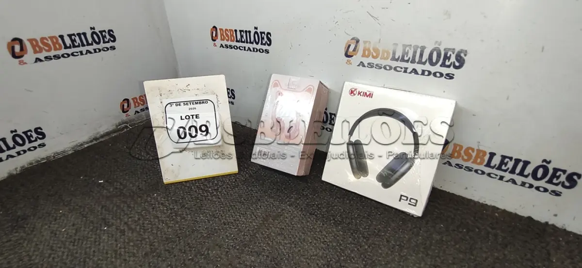 LOTE 009 - 02 HEADPHONES. (NOVO) (NO ESTADO) ATENÇÃO! FAZER A VISITAÇÃO ANTES DE ARREMATAR, NÃO SABEMOS SE FUNCIONA, LEILÃO NÃO TEM GARANTIA E NEM DEVOLUÇÃO, SUJEITO A POSSÍVEIS AVARIAS VISÍVEIS/OCULTAS E/OU AUSÊNCIA DE COMPONENTES.