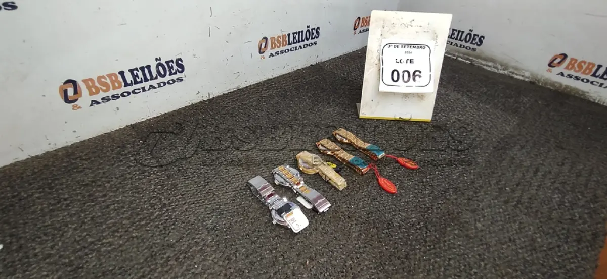 LOTE 006 - 05 RELÓGIOS DE PULSO DE MODELOS DIVERSOS. (NO ESTADO) ATENÇÃO! FAZER A VISITAÇÃO ANTES DE ARREMATAR, NÃO SABEMOS SE FUNCIONA, LEILÃO NÃO TEM GARANTIA E NEM DEVOLUÇÃO, SUJEITO A POSSÍVEIS AVARIAS VISÍVEIS/OCULTAS E/OU AUSÊNCIA DE COMPONENTES.