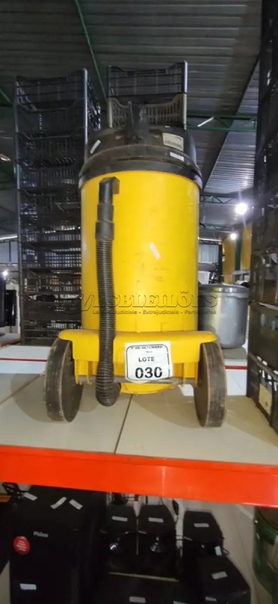 LOTE 030 - 01 ASPIRADOR INDUSTRIAL MODELO NT 48/1 MARCA KARCHER INCOMPLETO. (NO ESTADO) ATENÇÃO! FAZER A VISITAÇÃO ANTES DE ARREMATAR, NÃO SABEMOS SE FUNCIONA, LEILÃO NÃO TEM GARANTIA E NEM DEVOLUÇÃO, SUJEITO A POSSÍVEIS AVARIAS VISÍVEIS/OCULTAS E/OU AUSÊNCIA DE COMPONENTES.