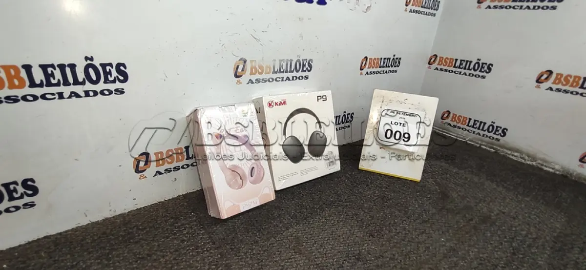 LOTE 009 - 02 HEADPHONES. (NOVO) (NO ESTADO) ATENÇÃO! FAZER A VISITAÇÃO ANTES DE ARREMATAR, NÃO SABEMOS SE FUNCIONA, LEILÃO NÃO TEM GARANTIA E NEM DEVOLUÇÃO, SUJEITO A POSSÍVEIS AVARIAS VISÍVEIS/OCULTAS E/OU AUSÊNCIA DE COMPONENTES.