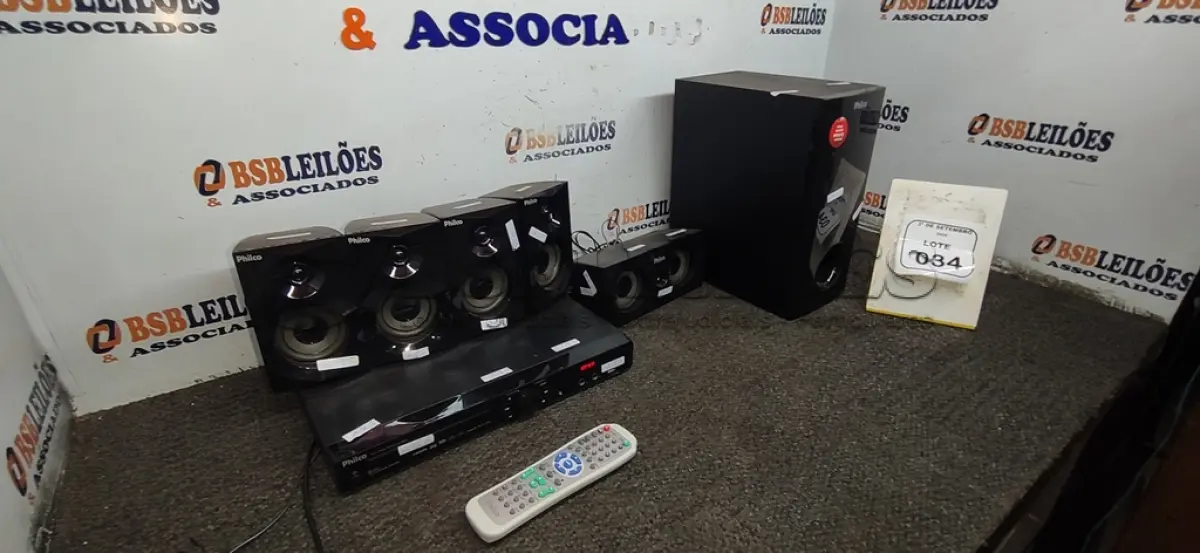 LOTE 034 - 01 HOME THEATER MODELO PHT670 COM HDMI COM 06 CAIXAS DE SOM E CONTROLE. (NO ESTADO) ATENÇÃO! FAZER A VISITAÇÃO ANTES DE ARREMATAR, NÃO SABEMOS SE FUNCIONA, LEILÃO NÃO TEM GARANTIA E NEM DEVOLUÇÃO, SUJEITO A POSSÍVEIS AVARIAS VISÍVEIS/OCULTAS E/OU AUSÊNCIA DE COMPONENTES.