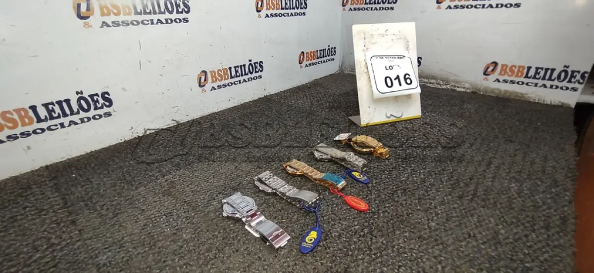 LOTE 016 - 05 RELÓGIOS DE PULSO DE MODELOS DIVERSOS. (NO ESTADO) ATENÇÃO! FAZER A VISITAÇÃO ANTES DE ARREMATAR, NÃO SABEMOS SE FUNCIONA, LEILÃO NÃO TEM GARANTIA E NEM DEVOLUÇÃO, SUJEITO A POSSÍVEIS AVARIAS VISÍVEIS/OCULTAS E/OU AUSÊNCIA DE COMPONENTES.