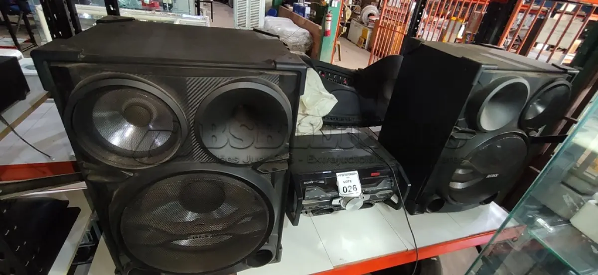 LOTE 026 - 01 MINI SYSTEM MODELO GENEZI FST-SH2000 COM 02 CAIXAS ACÚSTICAS SS-SH2000 MARCA SONY. (NO ESTADO) ATENÇÃO! FAZER A VISITAÇÃO ANTES DE ARREMATAR, NÃO SABEMOS SE FUNCIONA, LEILÃO NÃO TEM GARANTIA E NEM DEVOLUÇÃO, SUJEITO A POSSÍVEIS AVARIAS VISÍVEIS/OCULTAS E/OU AUSÊNCIA DE COMPONENTES.