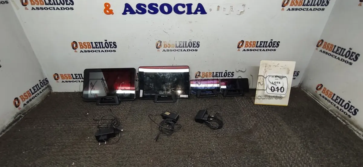 LOTE 010 - 02 SMARTPHONES COLETOR DE DADOS MARCA QUANTUM E 02 TABLETS ESCOLARES MARCA POSITIVO COM CARREGADOR. (NO ESTADO) ATENÇÃO! FAZER A VISITAÇÃO ANTES DE ARREMATAR, NÃO SABEMOS SE FUNCIONA, LEILÃO NÃO TEM GARANTIA E NEM DEVOLUÇÃO, SUJEITO A POSSÍVEIS AVARIAS VISÍVEIS/OCULTAS E/OU AUSÊNCIA DE COMPONENTES.
