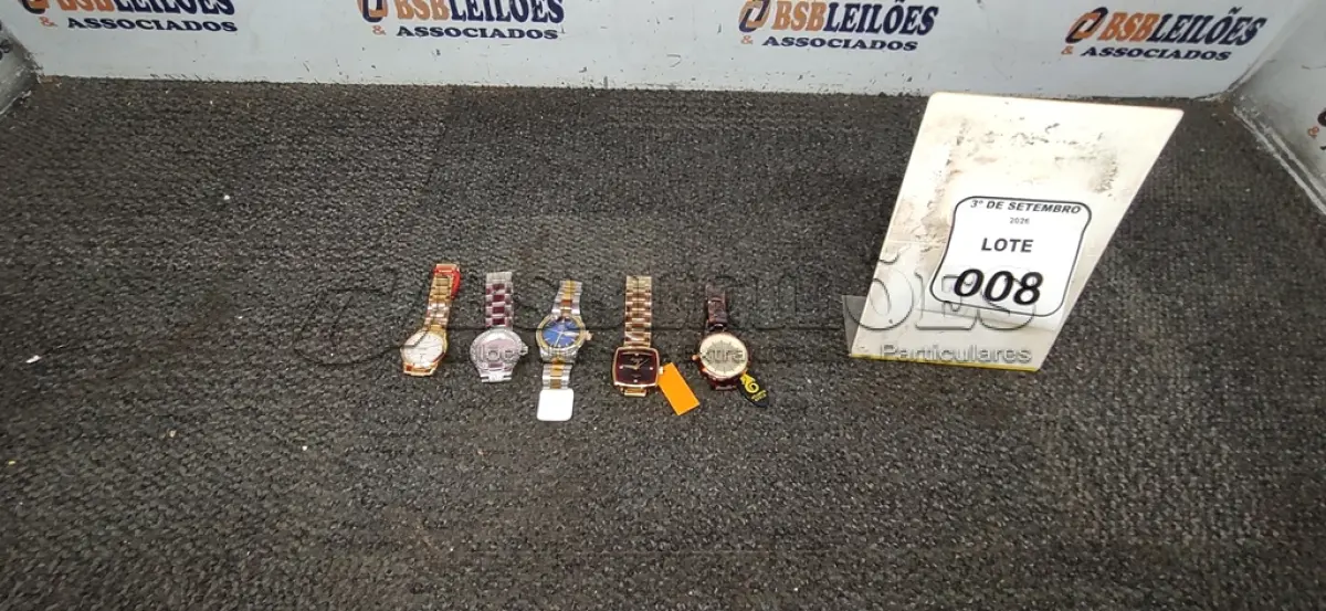 LOTE 008 - 05 RELÓGIOS DE PULSO DE MODELOS DIVERSOS. (NO ESTADO) ATENÇÃO! FAZER A VISITAÇÃO ANTES DE ARREMATAR, NÃO SABEMOS SE FUNCIONA, LEILÃO NÃO TEM GARANTIA E NEM DEVOLUÇÃO, SUJEITO A POSSÍVEIS AVARIAS VISÍVEIS/OCULTAS E/OU AUSÊNCIA DE COMPONENTES.