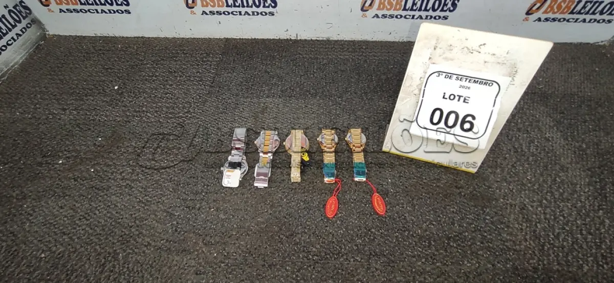LOTE 006 - 05 RELÓGIOS DE PULSO DE MODELOS DIVERSOS. (NO ESTADO) ATENÇÃO! FAZER A VISITAÇÃO ANTES DE ARREMATAR, NÃO SABEMOS SE FUNCIONA, LEILÃO NÃO TEM GARANTIA E NEM DEVOLUÇÃO, SUJEITO A POSSÍVEIS AVARIAS VISÍVEIS/OCULTAS E/OU AUSÊNCIA DE COMPONENTES.