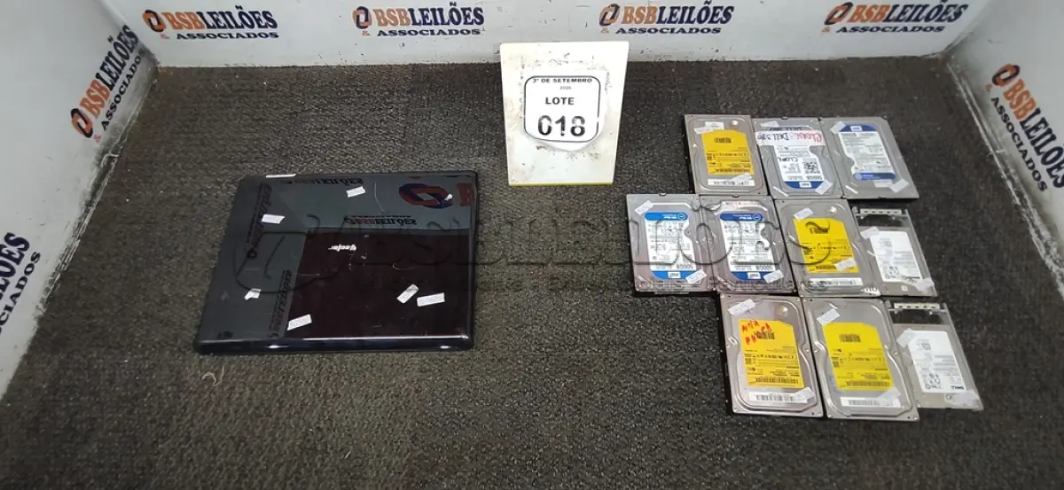 LOTE 018 - 01 NOTEBOOK MARCA VECTOR SEM CARREGADO E 10 HD’S DE MARCAS E MODELOS DIVERSOS. (NO ESTADO) ATENÇÃO! FAZER A VISITAÇÃO ANTES DE ARREMATAR, NÃO SABEMOS SE FUNCIONA, LEILÃO NÃO TEM GARANTIA E NEM DEVOLUÇÃO, SUJEITO A POSSÍVEIS AVARIAS VISÍVEIS/OCULTAS E/OU AUSÊNCIA DE COMPONENTES.