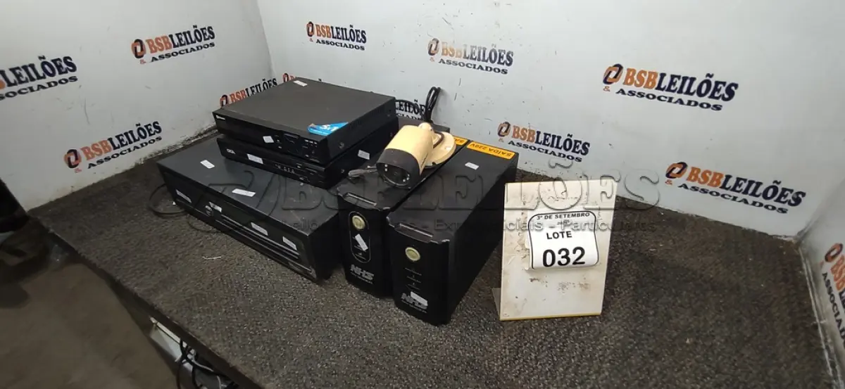 LOTE 032 - 02 APARELHOS DVR, 01 CÂMERA DE SEGURANÇA, 02 NOBREAKS E 01 GAVETA DE DINHEIRO. (NO ESTADO) ATENÇÃO! FAZER A VISITAÇÃO ANTES DE ARREMATAR, NÃO SABEMOS SE FUNCIONA, LEILÃO NÃO TEM GARANTIA E NEM DEVOLUÇÃO, SUJEITO A POSSÍVEIS AVARIAS VISÍVEIS/OCULTAS E/OU AUSÊNCIA DE COMPONENTES.