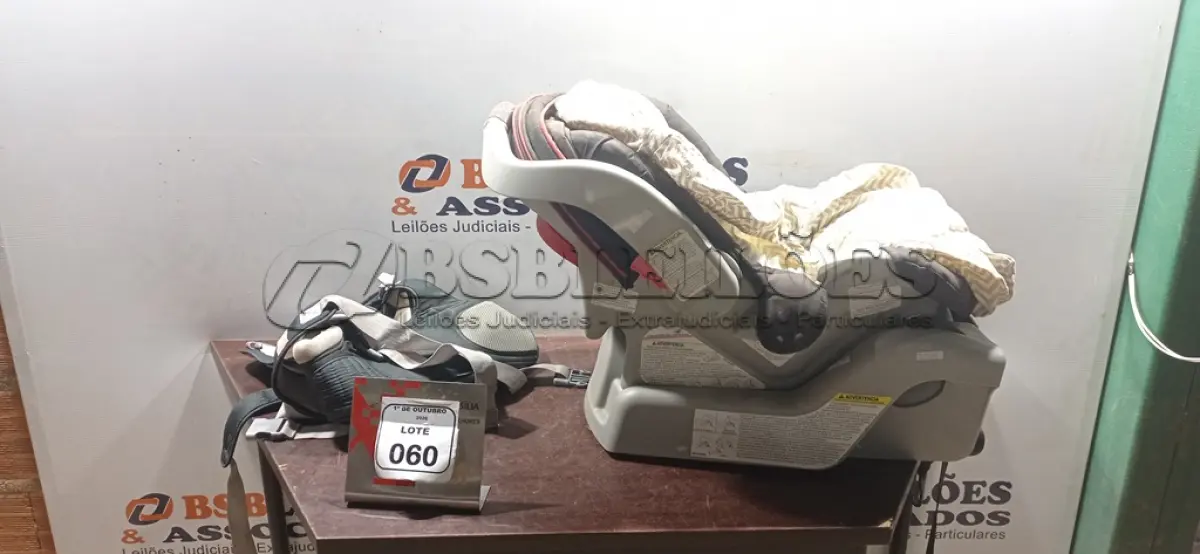 LOTE 060 - 01 BEBÊ CONFORTO. (NO ESTADO) ATENÇÃO! FAZER A VISITAÇÃO ANTES DE ARREMATAR, NÃO SABEMOS SE FUNCIONA, LEILÃO NÃO TEM GARANTIA E NEM DEVOLUÇÃO, SUJEITO A POSSÍVEIS AVARIAS VISÍVEIS/OCULTAS E/OU AUSÊNCIA DE COMPONENTES.