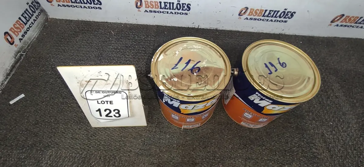 LOTE 123 - 02 LATAS DE ADESIVO DE CONTATO DE 2,80KG CADA MARCA MAZA. (NO ESTADO) ATENÇÃO! FAZER A VISITAÇÃO ANTES DE ARREMATAR, NÃO SABEMOS SE FUNCIONA, LEILÃO NÃO TEM GARANTIA E NEM DEVOLUÇÃO, SUJEITO A POSSÍVEIS AVARIAS VISÍVEIS/OCULTAS E/OU AUSÊNCIA DE COMPONENTES.