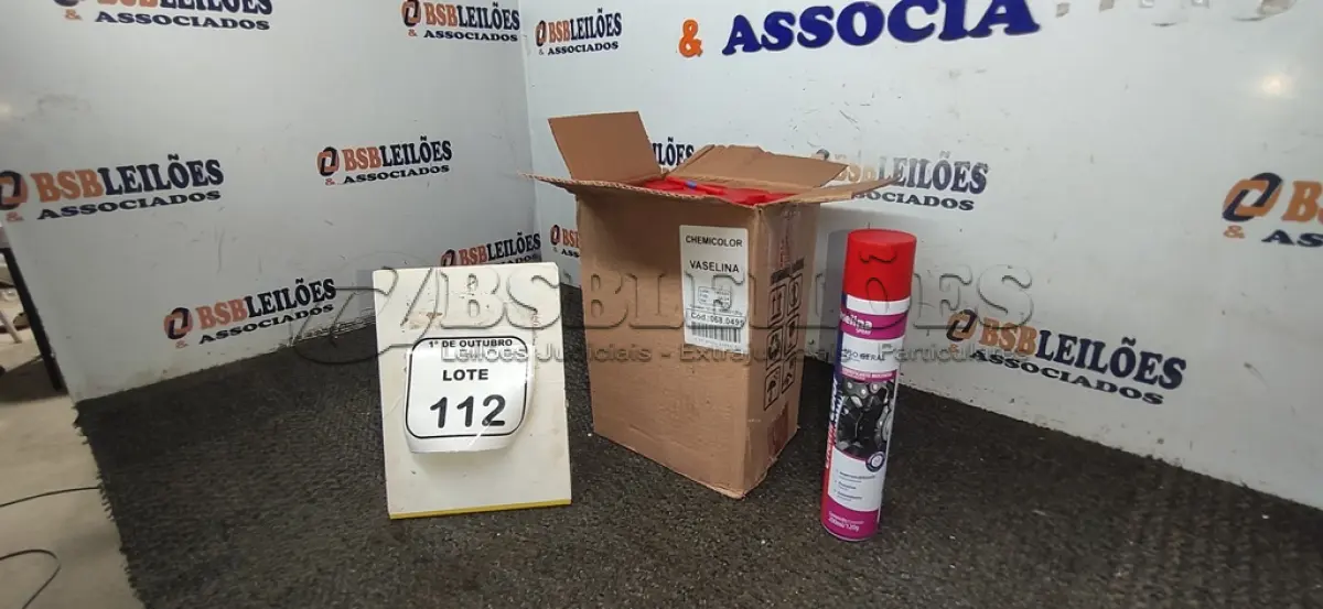 LOTE 112 - 12 UNIDADES DE VASELINA SPRAY USO GERAL DE 200ML CADA MARCA CHEMI COLOR. (NO ESTADO) ATENÇÃO! FAZER A VISITAÇÃO ANTES DE ARREMATAR, NÃO SABEMOS SE FUNCIONA, LEILÃO NÃO TEM GARANTIA E NEM DEVOLUÇÃO, SUJEITO A POSSÍVEIS AVARIAS VISÍVEIS/OCULTAS E/OU AUSÊNCIA DE COMPONENTES.