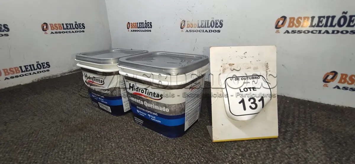 LOTE 131 - 02 BALDES DE CIMENTO QUEIMADO DE 4KG CADA COR AZUL MAGICAL MARCA HIDRO TINTAS. (NO ESTADO) ATENÇÃO! FAZER A VISITAÇÃO ANTES DE ARREMATAR, NÃO SABEMOS SE FUNCIONA, LEILÃO NÃO TEM GARANTIA E NEM DEVOLUÇÃO, SUJEITO A POSSÍVEIS AVARIAS VISÍVEIS/OCULTAS E/OU AUSÊNCIA DE COMPONENTES.
