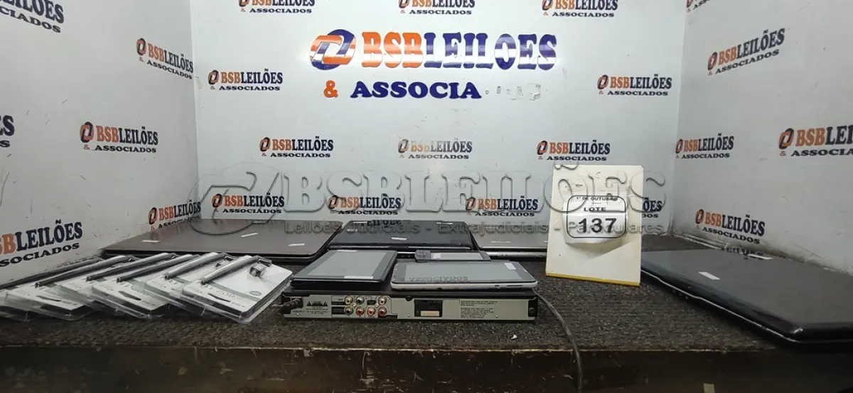 LOTE 137 - 01 PALM TX PDA, 02 TABLETS, 07 ADAPTADORES WIRELESS USB 2.0 DE 1800 MBPS, 01 APARELHO DE DVD MARCA SONY E 04 NOTEBOOKS DE MARCAS E MODELOS DIVERSOS PARA RETIRADA DE PEÇAS. (NO ESTADO) ATENÇÃO! FAZER A VISITAÇÃO ANTES DE ARREMATAR, NÃO SABEMOS SE FUNCIONA, LEILÃO NÃO TEM GARANTIA E NEM DEVOLUÇÃO, SUJEITO A POSSÍVEIS AVARIAS VISÍVEIS/OCULTAS E/OU AUSÊNCIA DE COMPONENTES.