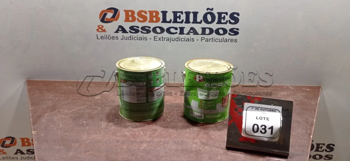 LOTE 031 - 02 LATAS DE TINTA ACRÍLICA DE 3,6L NA COR LUAR DO SERTÃO FOSCO MARCA PROFISSIONAL ACR. (NO ESTADO) ATENÇÃO! FAZER A VISITAÇÃO ANTES DE ARREMATAR, NÃO SABEMOS SE FUNCIONA, LEILÃO NÃO TEM GARANTIA E NEM DEVOLUÇÃO, SUJEITO A POSSÍVEIS AVARIAS VISÍVEIS/OCULTAS E/OU AUSÊNCIA DE COMPONENTES.
