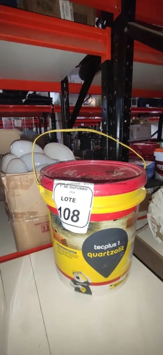 LOTE 108 - 01 BALDE DE ADITIVO PARA ARGAMASSA DE 18L TECPLUS 1 MARCA QUARTZOLIT. (NO ESTADO) ATENÇÃO! FAZER A VISITAÇÃO ANTES DE ARREMATAR, NÃO SABEMOS SE FUNCIONA, LEILÃO NÃO TEM GARANTIA E NEM DEVOLUÇÃO, SUJEITO A POSSÍVEIS AVARIAS VISÍVEIS/OCULTAS E/OU AUSÊNCIA DE COMPONENTES.