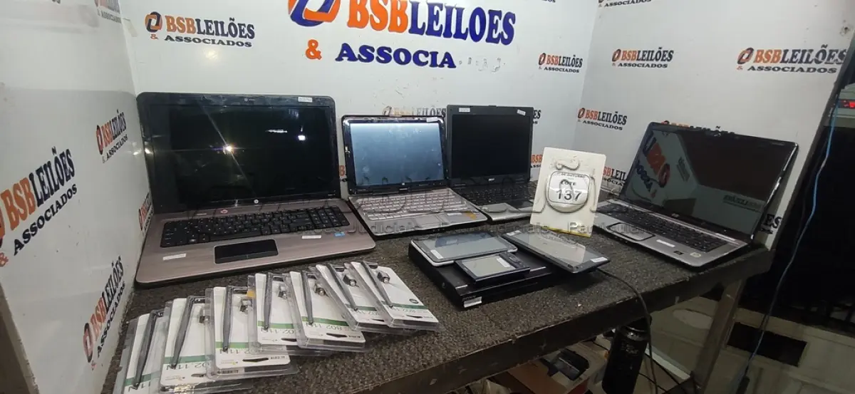 LOTE 137 - 01 PALM TX PDA, 02 TABLETS, 07 ADAPTADORES WIRELESS USB 2.0 DE 1800 MBPS, 01 APARELHO DE DVD MARCA SONY E 04 NOTEBOOKS DE MARCAS E MODELOS DIVERSOS PARA RETIRADA DE PEÇAS. (NO ESTADO) ATENÇÃO! FAZER A VISITAÇÃO ANTES DE ARREMATAR, NÃO SABEMOS SE FUNCIONA, LEILÃO NÃO TEM GARANTIA E NEM DEVOLUÇÃO, SUJEITO A POSSÍVEIS AVARIAS VISÍVEIS/OCULTAS E/OU AUSÊNCIA DE COMPONENTES.