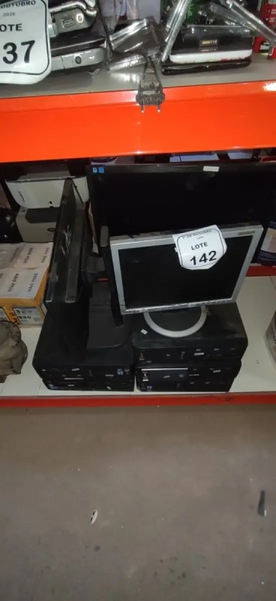 LOTE 142 - 05 CPUS E 03 MONITORES DE MARCAS E MODELOS DIVERSOS. (NO ESTADO) ATENÇÃO! FAZER A VISITAÇÃO ANTES DE ARREMATAR, NÃO SABEMOS SE FUNCIONA, LEILÃO NÃO TEM GARANTIA E NEM DEVOLUÇÃO, SUJEITO A POSSÍVEIS AVARIAS VISÍVEIS/OCULTAS E/OU AUSÊNCIA DE COMPONENTES.