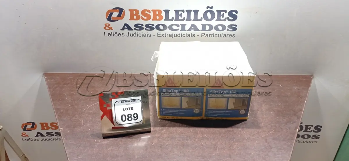 LOTE 089 - 04 CAIXAS DE REVESTIMENTO IMPERMEABILIZANTE SEMI-FLEXIVEL DE 4KG CADA MARCA SIKA. (NO ESTADO) ATENÇÃO! FAZER A VISITAÇÃO ANTES DE ARREMATAR, NÃO SABEMOS SE FUNCIONA, LEILÃO NÃO TEM GARANTIA E NEM DEVOLUÇÃO, SUJEITO A POSSÍVEIS AVARIAS VISÍVEIS/OCULTAS E/OU AUSÊNCIA DE COMPONENTES.