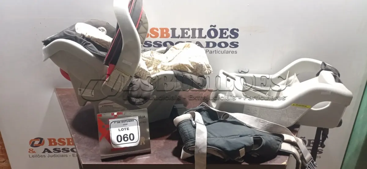 LOTE 060 - 01 BEBÊ CONFORTO. (NO ESTADO) ATENÇÃO! FAZER A VISITAÇÃO ANTES DE ARREMATAR, NÃO SABEMOS SE FUNCIONA, LEILÃO NÃO TEM GARANTIA E NEM DEVOLUÇÃO, SUJEITO A POSSÍVEIS AVARIAS VISÍVEIS/OCULTAS E/OU AUSÊNCIA DE COMPONENTES.