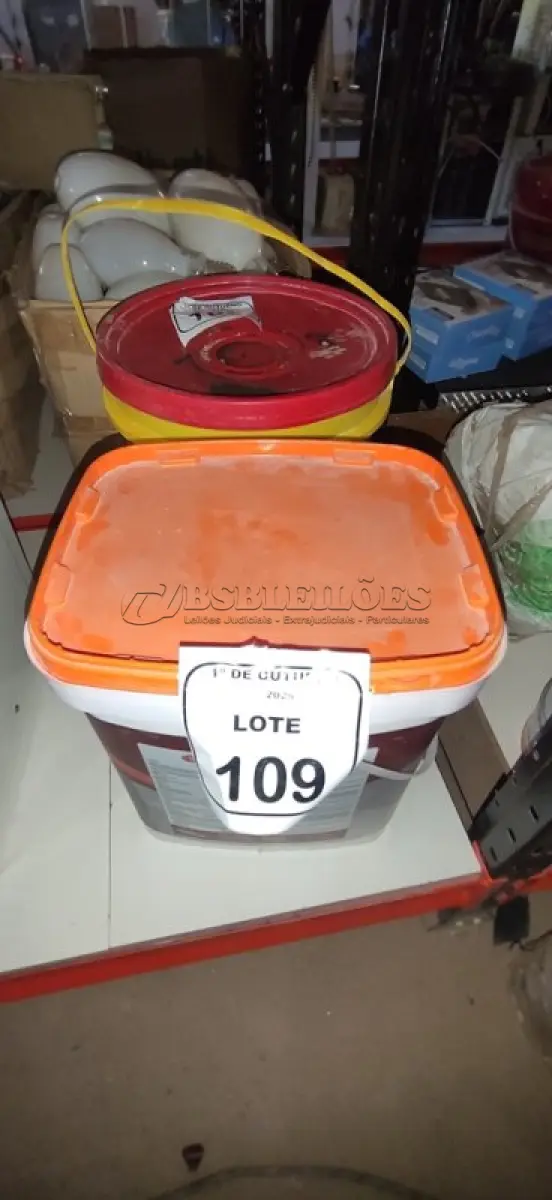 LOTE 109 - 01 BALDE DE SELADOR ACRÍLICO DE 16L MARCA RENOCRIL. (NO ESTADO) ATENÇÃO! FAZER A VISITAÇÃO ANTES DE ARREMATAR, NÃO SABEMOS SE FUNCIONA, LEILÃO NÃO TEM GARANTIA E NEM DEVOLUÇÃO, SUJEITO A POSSÍVEIS AVARIAS VISÍVEIS/OCULTAS E/OU AUSÊNCIA DE COMPONENTES.