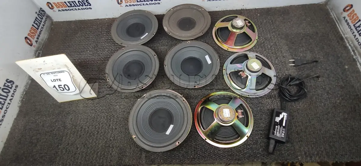 LOTE 150 - 08 AUTOS FALANTES. (NO ESTADO) ATENÇÃO! FAZER A VISITAÇÃO ANTES DE ARREMATAR, NÃO SABEMOS SE FUNCIONA, LEILÃO NÃO TEM GARANTIA E NEM DEVOLUÇÃO, SUJEITO A POSSÍVEIS AVARIAS VISÍVEIS/OCULTAS E/OU AUSÊNCIA DE COMPONENTES.