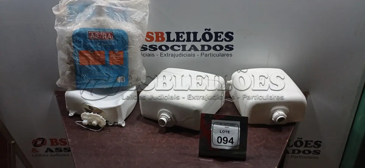 LOTE 094 - 04 CAIXAS DE DESCARGA. (NO ESTADO) ATENÇÃO! FAZER A VISITAÇÃO ANTES DE ARREMATAR, NÃO SABEMOS SE FUNCIONA, LEILÃO NÃO TEM GARANTIA E NEM DEVOLUÇÃO, SUJEITO A POSSÍVEIS AVARIAS VISÍVEIS/OCULTAS E/OU AUSÊNCIA DE COMPONENTES.
