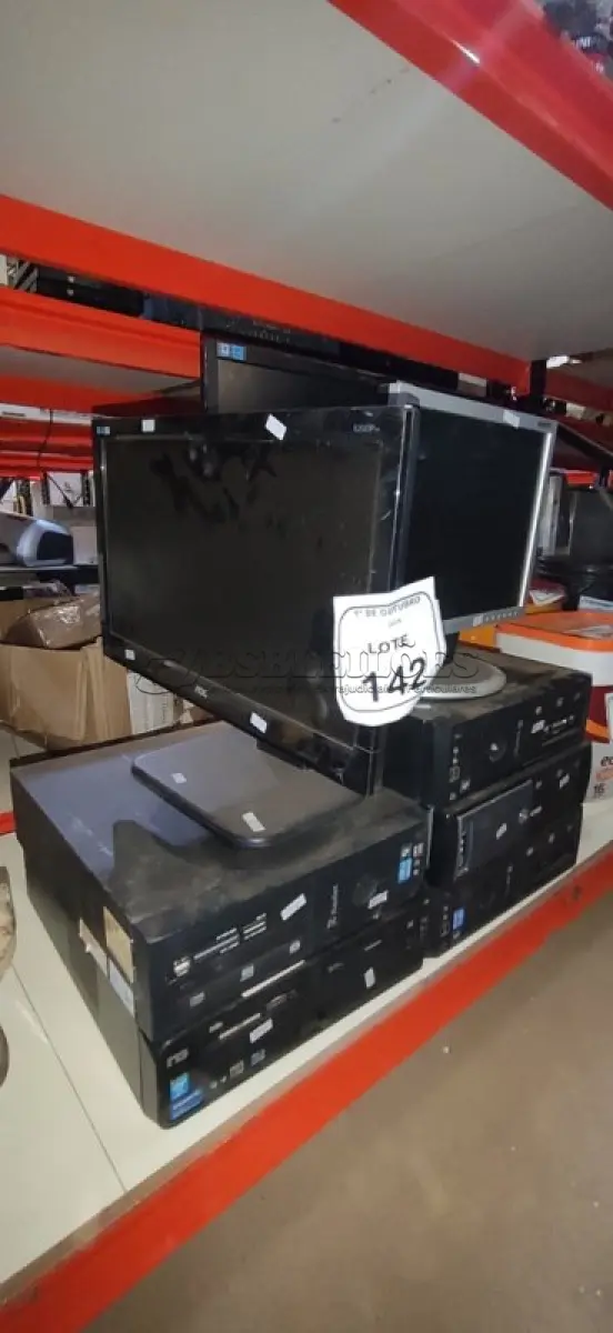 LOTE 142 - 05 CPUS E 03 MONITORES DE MARCAS E MODELOS DIVERSOS. (NO ESTADO) ATENÇÃO! FAZER A VISITAÇÃO ANTES DE ARREMATAR, NÃO SABEMOS SE FUNCIONA, LEILÃO NÃO TEM GARANTIA E NEM DEVOLUÇÃO, SUJEITO A POSSÍVEIS AVARIAS VISÍVEIS/OCULTAS E/OU AUSÊNCIA DE COMPONENTES.