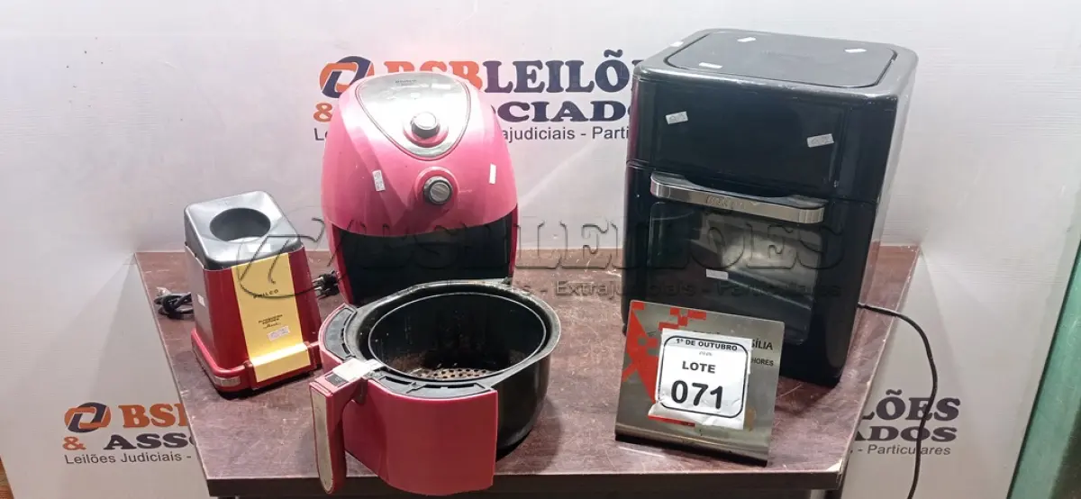 LOTE 071 - 01 AIR FRYER, 01 AIR FRYER/FORNO E 01 PIPOQUEIRA. (NO ESTADO) ATENÇÃO! FAZER A VISITAÇÃO ANTES DE ARREMATAR, NÃO SABEMOS SE FUNCIONA, LEILÃO NÃO TEM GARANTIA E NEM DEVOLUÇÃO, SUJEITO A POSSÍVEIS AVARIAS VISÍVEIS/OCULTAS E/OU AUSÊNCIA DE COMPONENTES.