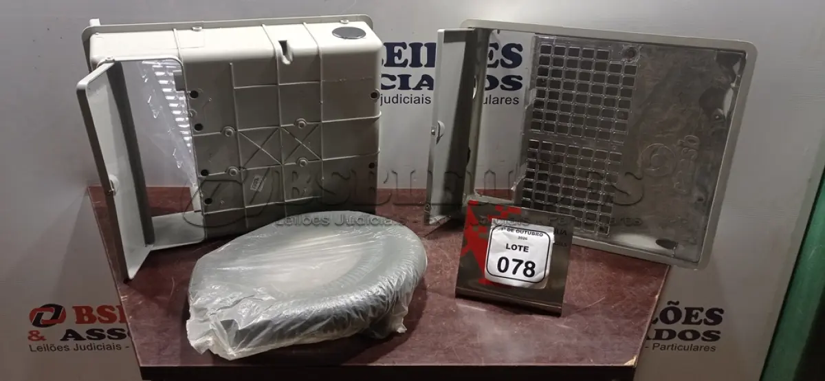 LOTE 078 - 02 CAIXAS DE HIDRÔMETRO. (NO ESTADO) ATENÇÃO! FAZER A VISITAÇÃO ANTES DE ARREMATAR, NÃO SABEMOS SE FUNCIONA, LEILÃO NÃO TEM GARANTIA E NEM DEVOLUÇÃO, SUJEITO A POSSÍVEIS AVARIAS VISÍVEIS/OCULTAS E/OU AUSÊNCIA DE COMPONENTES.