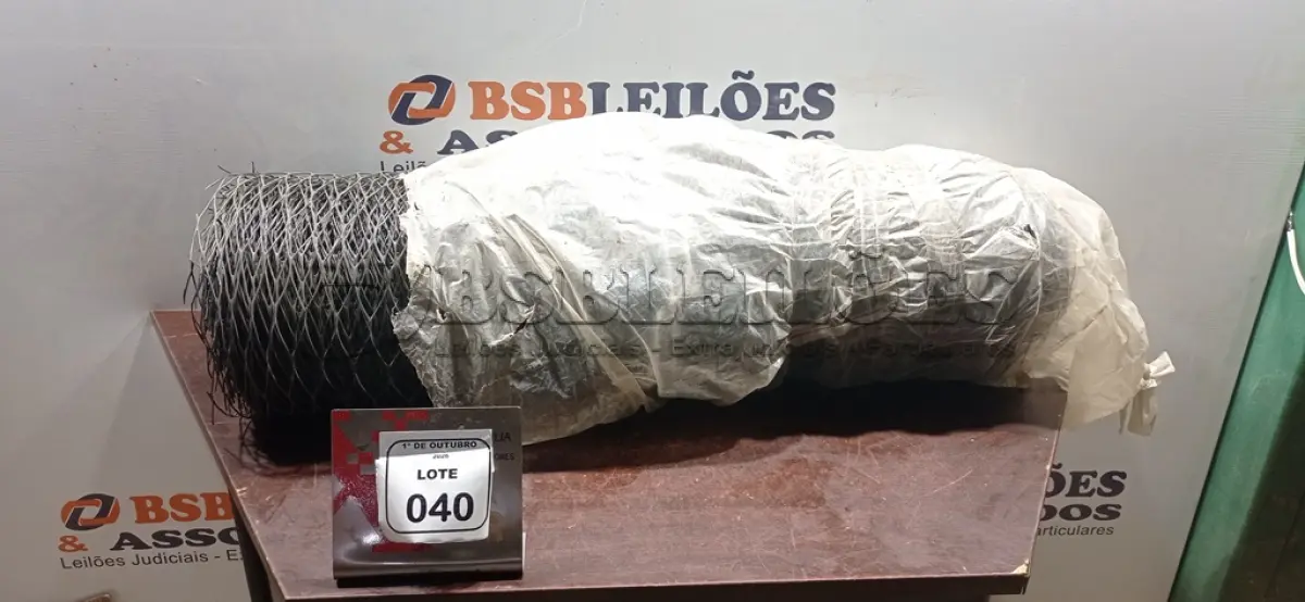 LOTE 040 - 01 ROLO DE TELA PLÁSTICA PARA VIVEIROS. (NO ESTADO) ATENÇÃO! FAZER A VISITAÇÃO ANTES DE ARREMATAR, NÃO SABEMOS SE FUNCIONA, LEILÃO NÃO TEM GARANTIA E NEM DEVOLUÇÃO, SUJEITO A POSSÍVEIS AVARIAS VISÍVEIS/OCULTAS E/OU AUSÊNCIA DE COMPONENTES.