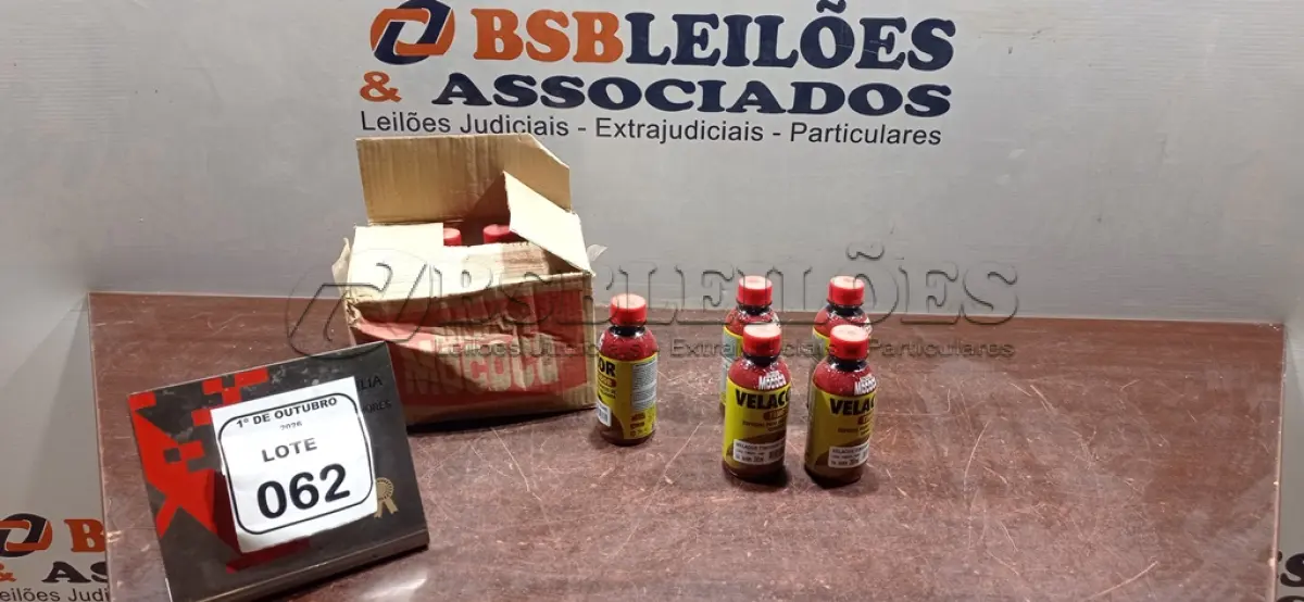 LOTE 062 - 12 FRASCOS DE TINGIDOR PARA COLORAÇÃO DE VERNIZ E SELADORA PARA MADEIRA NA COR CEDRO DE 200ML CADA MARCA MOCOCA. (NO ESTADO) ATENÇÃO! FAZER A VISITAÇÃO ANTES DE ARREMATAR, NÃO SABEMOS SE FUNCIONA, LEILÃO NÃO TEM GARANTIA E NEM DEVOLUÇÃO, SUJEITO A POSSÍVEIS AVARIAS VISÍVEIS/OCULTAS E/OU AUSÊNCIA DE COMPONENTES.