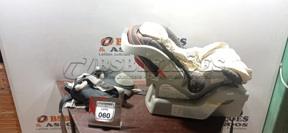 LOTE 060 - 01 BEBÊ CONFORTO. (NO ESTADO) ATENÇÃO! FAZER A VISITAÇÃO ANTES DE ARREMATAR, NÃO SABEMOS SE FUNCIONA, LEILÃO NÃO TEM GARANTIA E NEM DEVOLUÇÃO, SUJEITO A POSSÍVEIS AVARIAS VISÍVEIS/OCULTAS E/OU AUSÊNCIA DE COMPONENTES.