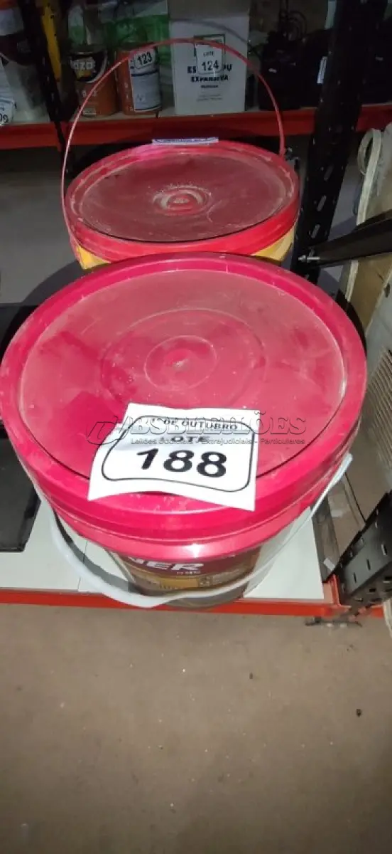 LOTE 188 - 01 BALDE DE TINTA DE PISOS ACRÍLICO PREMIUM 18L NA COR VERMELHO SEGURANÇA FOSCO MARCA RENNER.  (NO ESTADO) ATENÇÃO! FAZER A VISITAÇÃO ANTES DE ARREMATAR, NÃO SABEMOS SE FUNCIONA, LEILÃO NÃO TEM GARANTIA E NEM DEVOLUÇÃO, SUJEITO A POSSÍVEIS AVARIAS VISÍVEIS/OCULTAS E/OU AUSÊNCIA DE COMPONENTES.