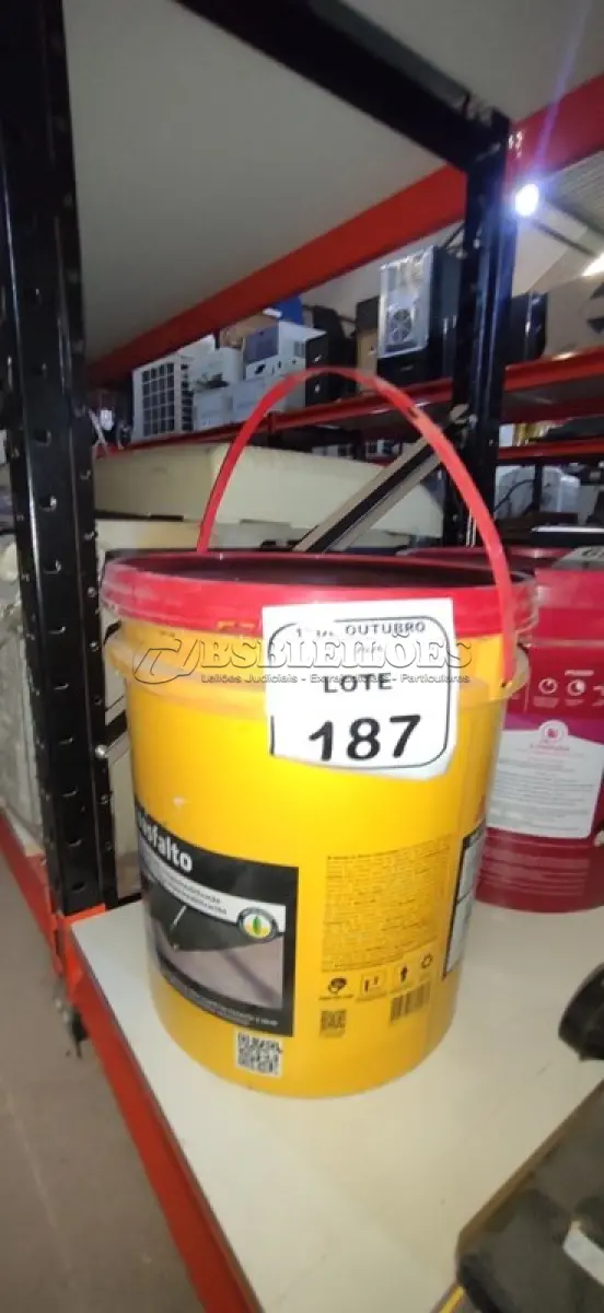 LOTE 187 - 01 BALDE DE EMULSÃO DISPERSA EM ÁGUA DE 18L MARCA SIKA. (NO ESTADO) ATENÇÃO! FAZER A VISITAÇÃO ANTES DE ARREMATAR, NÃO SABEMOS SE FUNCIONA, LEILÃO NÃO TEM GARANTIA E NEM DEVOLUÇÃO, SUJEITO A POSSÍVEIS AVARIAS VISÍVEIS/OCULTAS E/OU AUSÊNCIA DE COMPONENTES.