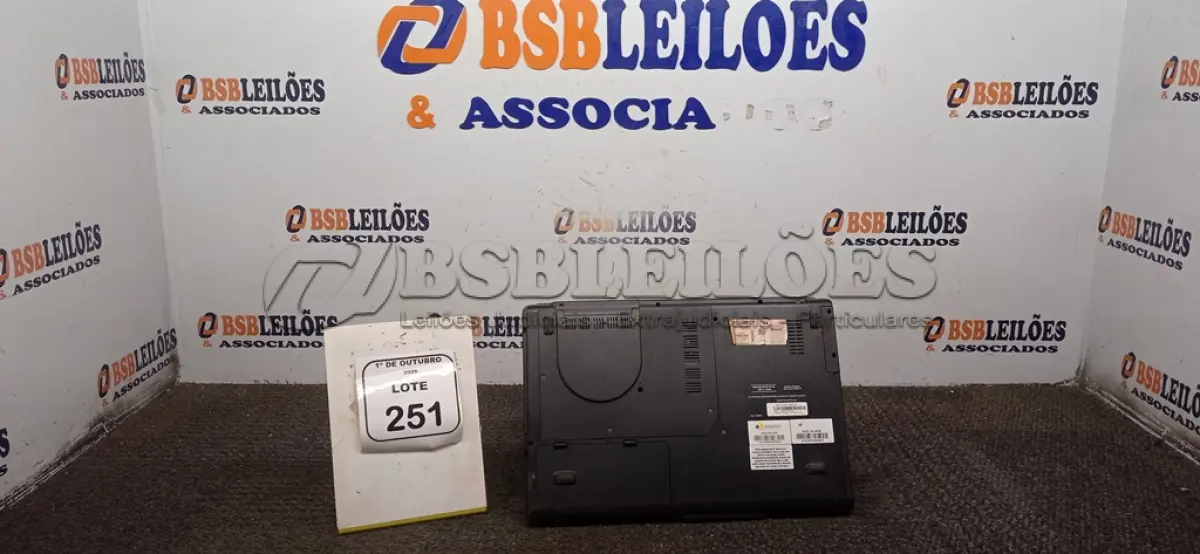 LOTE 251 - 01 NOTEBOOK MARCA POSITIVO SEM FONTE. (NO ESTADO) ATENÇÃO! FAZER A VISITAÇÃO ANTES DE ARREMATAR, NÃO SABEMOS SE FUNCIONA, LEILÃO NÃO TEM GARANTIA E NEM DEVOLUÇÃO, SUJEITO A POSSÍVEIS AVARIAS VISÍVEIS/OCULTAS E/OU AUSÊNCIA DE COMPONENTES.