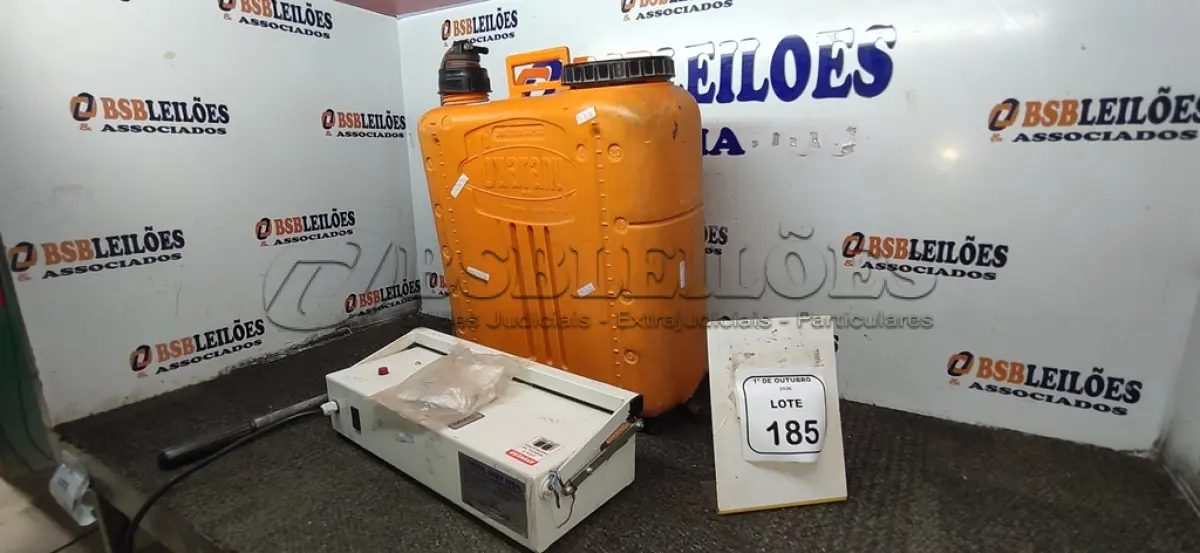 LOTE 185 - 01 PULVERIZADOR COSTAL E 01 SELADORA. (NO ESTADO) ATENÇÃO! FAZER A VISITAÇÃO ANTES DE ARREMATAR, NÃO SABEMOS SE FUNCIONA, LEILÃO NÃO TEM GARANTIA E NEM DEVOLUÇÃO, SUJEITO A POSSÍVEIS AVARIAS VISÍVEIS/OCULTAS E/OU AUSÊNCIA DE COMPONENTES.