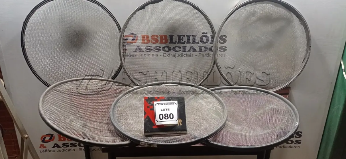 LOTE 080 - 06 PENEIRAS DE PEDREIRO. (NO ESTADO) ATENÇÃO! FAZER A VISITAÇÃO ANTES DE ARREMATAR, NÃO SABEMOS SE FUNCIONA, LEILÃO NÃO TEM GARANTIA E NEM DEVOLUÇÃO, SUJEITO A POSSÍVEIS AVARIAS VISÍVEIS/OCULTAS E/OU AUSÊNCIA DE COMPONENTES.