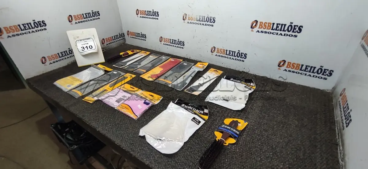 LOTE 310 - 01 LOTE COM UTENSÍLIOS DE HIGIENE E CUIDADOS PESSOAIS DIVERSOS. (NO ESTADO) ATENÇÃO! FAZER A VISITAÇÃO ANTES DE ARREMATAR, NÃO SABEMOS SE FUNCIONA, LEILÃO NÃO TEM GARANTIA E NEM DEVOLUÇÃO, SUJEITO A POSSÍVEIS AVARIAS VISÍVEIS/OCULTAS E/OU AUSÊNCIA DE COMPONENTES.