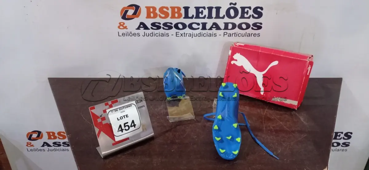 LOTE 454 - 01 CHUTEIRA PUMA FUTURE TAM 37. (NO ESTADO) ATENÇÃO! FAZER A VISITAÇÃO ANTES DE ARREMATAR, NÃO SABEMOS SE FUNCIONA, LEILÃO NÃO TEM GARANTIA E NEM DEVOLUÇÃO, SUJEITO A POSSÍVEIS AVARIAS VISÍVEIS/OCULTAS E/OU AUSÊNCIA DE COMPONENTES.